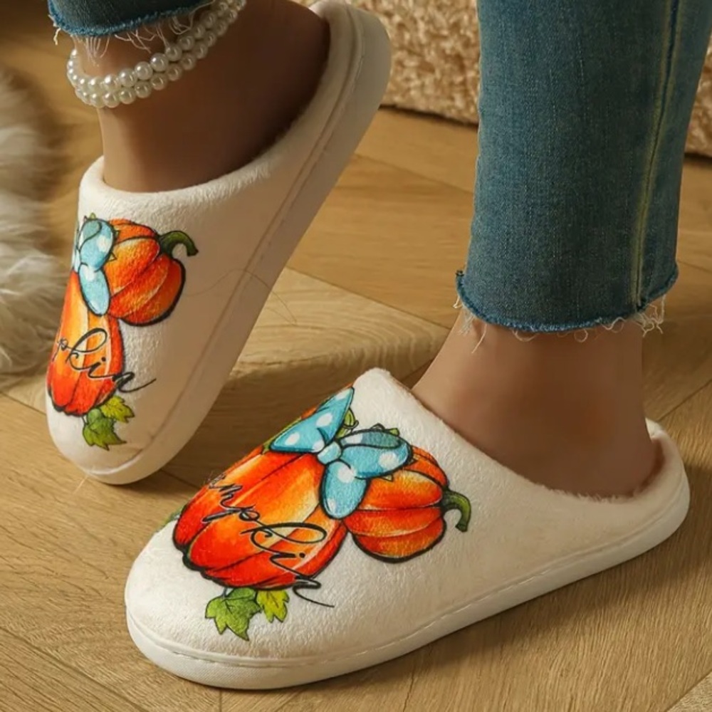Minnie Mouse Head Shape Pumpkin Slippers - Picture 3 of 5